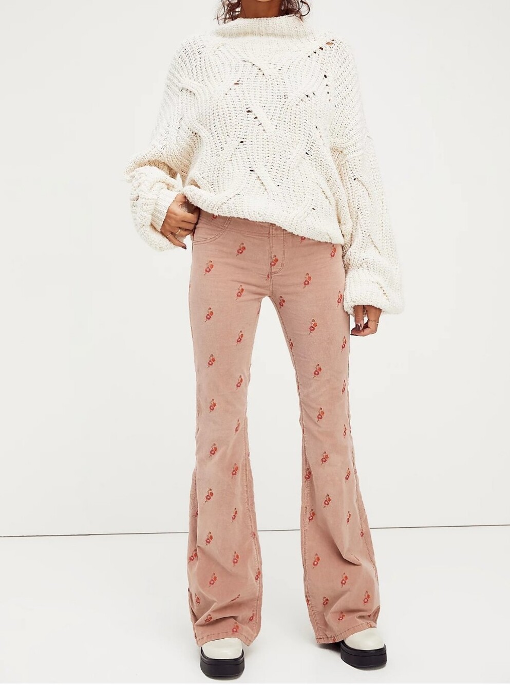 Rare Free People Embroidered Pull On Corduroy Flare Pants Jeans Size 28
